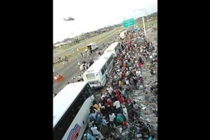 Las miles de personas que esperan a ser evacuadas de Nueva Orleans comienzan a sentir cierto alivio con la llegada de la ayuda federal...