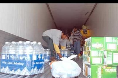 Esperanza porque, por fin, les han llevado agua, comida y productos de primera necesidad y empieza a decaer la violencia.