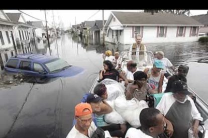 La concentración de aguas en el área de Nueva Orleans, así como en todas las zonas afectadas de Mississippi y Alabama, hace prever que se empiecen a descomponer cadáveres.