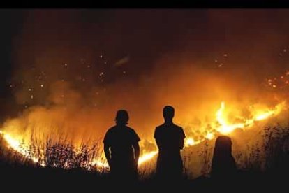 El fuego volvió a ser un año más la visita indeseable del verano. En septiembre, la delegación socialista en la Eurocámara reclamaba un plan financiero para paliar los daños de los fuegos.