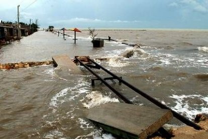 Más de un millón de personas abarrotaban a primeras horas de este jueves las autopistas de salida de las ciudades de Houston y Galveston en respuesta a las evacuaciones.