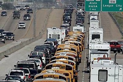 Los estados próximos al paso de Rita han comenzado el desalojo. El alcalde de Houston ha ordenado la evacuación parcial obligatoria.