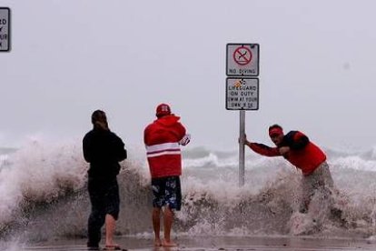 El huracán Rita, ha llegado a la fuerza cuatro y amenaza los estados del Golfo de México.