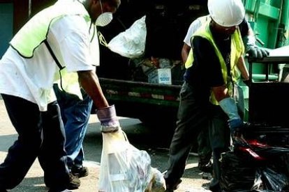 Pero los preparativos no se limitan a Nueva Orleans. George W. Bush, declaró que «a lo largo de toda la costa del golfo, la gente se prepara para lo que parece que va a ser otra importante tormenta».