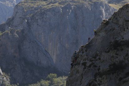Senderismo en los Picos de Europa. JESÚS F. SALVADORES