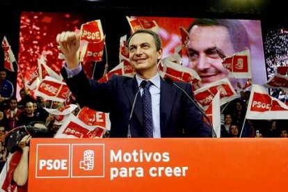 La legislatura se extinguió. Y Zapatero está de nuevo en campaña. Busca la reelección el 9-M.