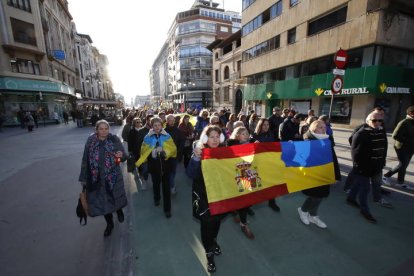 Manifestación en León cuando se cumple un año de la guerra en Ucrania. RAMIRO