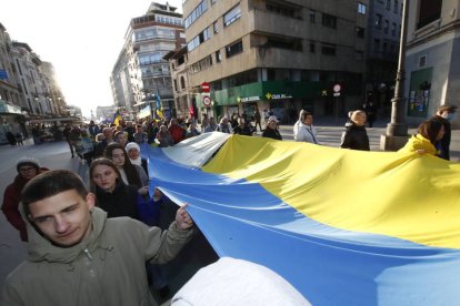 Manifestación en León cuando se cumple un año de la guerra en Ucrania. RAMIRO
