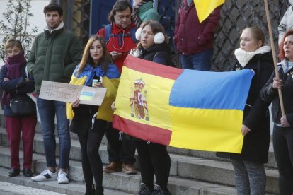 Manifestación en León cuando se cumple un año de la guerra en Ucrania. RAMIRO