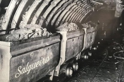 Fotografía antigua del interior del Pozo Salgueiro. DL