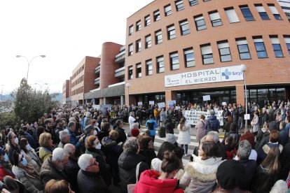Abrazo al Hospital El Bierzo 2023. L. DE LA MATA
