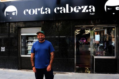 Luciano Cañete, el pelurquero de Carrizo que triunfa en Madrid. BENITO ORDÓÑEZ