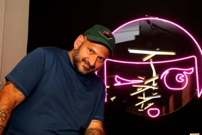 Luciano Cañete, el pelurquero de Carrizo que triunfa en Madrid. BENITO ORDÓÑEZ