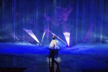 Rita Ora actuando durante la gala.