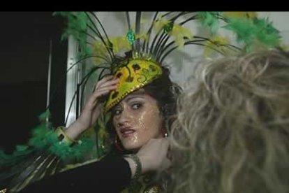 Todos los nervios eran pocos en el back-stage del desfile, en donde las concursantes aguardaban su turno.