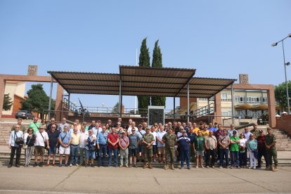 Un grupo de 59 reclutas que pasaron por el CIR 12, la actual base Conde de Gazola, regresan al Ferral para recordar su instrucción militar antes de la mili. DL
