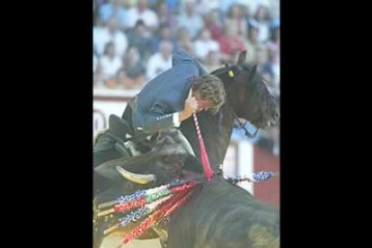 Fermín Bohórquez anduvo también mal con los aceros, y perdió la puerta grande al fallar en la muerte del primero de la tarde.