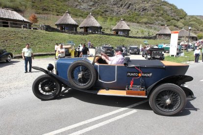 Imágenes del Rally Protagonistas del año 2011, esta vez frente al Castro de Chano, en Peranzanes. L. DE LA MATA