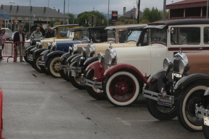 Automóviles del Rally estacionados en 2009. ANA F. BARREDO