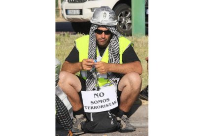 Leite se cuelga la pancarta a diario. Norberto