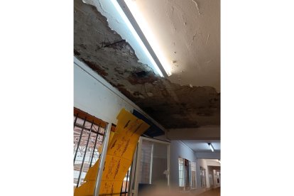 Humedades y desperfectos en el Colegio Quevedo. DL