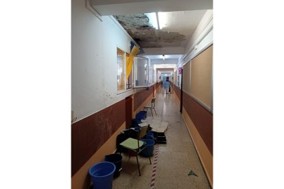 Humedades y desperfectos en el Colegio Quevedo. DL