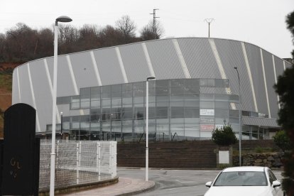 El entorno del Bembibre Arena también ha sufrido apagones en días de competiciones deportivas. L. DE LA MATA