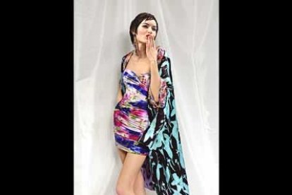 En la tercera jornada de la pasarela de París, el diseñador francés Ungaro ha presentado su colección para la próxima primavera-verano.