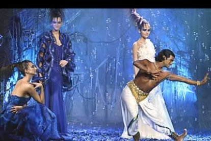 Los diseños han ido de la mano de una puesta en escena muy teatral y fantástica, que ha arrancado ovaciones.