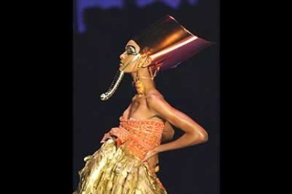 El modisto gibraltareño mostró su colección Dior de lujo, inspirada en su reciente viaje a Egipto.