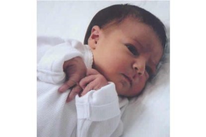 Fecha de nacimiento: 13 de marzo <br> Nombre del padre: Miguel ángel Pinto Martínez <br>  Nombre de la madre: Lara Martínez Rey <br>
