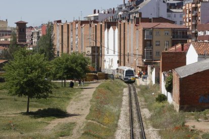 en de Matallana se comió al tren de la Robla, y a aquel corazón hullero que bombeó el desarrollo de la provincia a rebufo de la revolución industrial que quedaba tan lejos, y tan imposible. DL