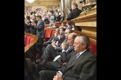 Con 120 votos a favor de CiU, PSC, ERC e ICV, y 15 en contra del PPC, el Estatut parte hacia Madrid, donde debe ser debatido y aprobado en el Congreso de los Diputados.