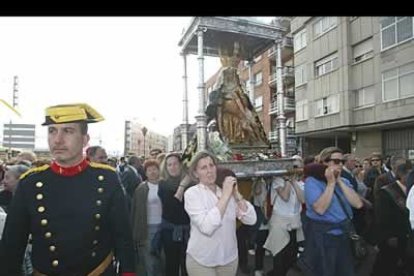 Un grupo de vecinas tomó el relevo a mitad del trayecto, camino a San Marcos.