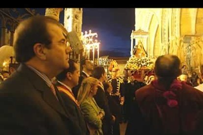 El presidente de la Junta, Juan Vicente Herrera, fue un espectador más de este emotivo traslado.