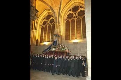 Ya en la Catedral, se busca la ubicación de la imágen para estos días.