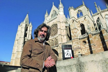 Miguel Ángel Castro Merino, el profesor de la bondad: Es profesor de Filosofía en el IES Padre Isla,
además de escritor. La bondad, asegura, atraviesa toda la historia del pensamiento. Pero es una lástima que
en la ESO el alumnado solo tenga una hora en cuatro cursos para abordar un tema central de la humanidad.