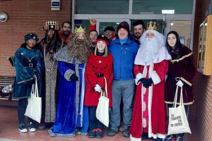 Visita de los Reyes Magos a Puente de Domingo Flórez. DL