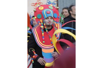 El color no falta en la pasarela de Don Carnal. Ramiro