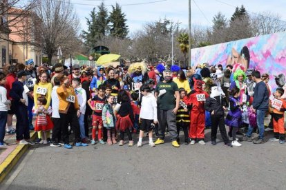 Un momento de la salida de la Carrera de Carnaval . A.R.