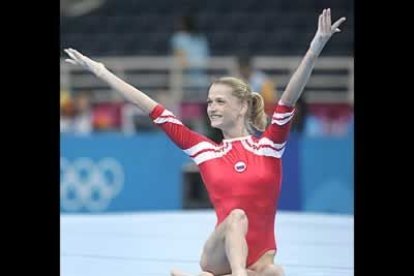 En el otro extremo están las gimnastas. Musculadas en exceso y con cuerpos muy infantiles, Svetlana Khorkina es una de las excepciones. Aunque en esta cita, demasiado delgada.