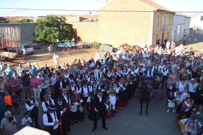 Boda tradicional paramesa en Pobladura de Pelayo García. ARMANDO MEDINA