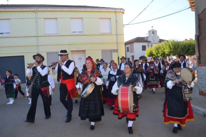 Boda tradicional paramesa en Pobladura de Pelayo García. ARMANDO MEDINA