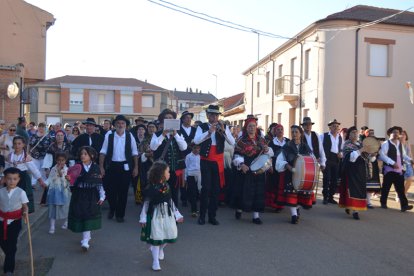 Boda tradicional paramesa en Pobladura de Pelayo García. ARMANDO MEDINA