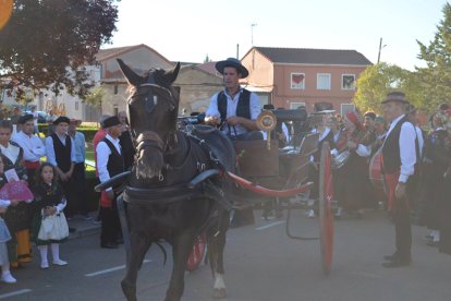 Boda tradicional paramesa en Pobladura de Pelayo García. ARMANDO MEDINA