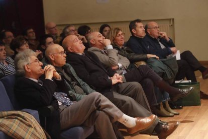 Representantes deportivos e institucionales. L. DE LA MATA