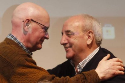 Casimiro saludando a Marianín. L. DE LA MATA