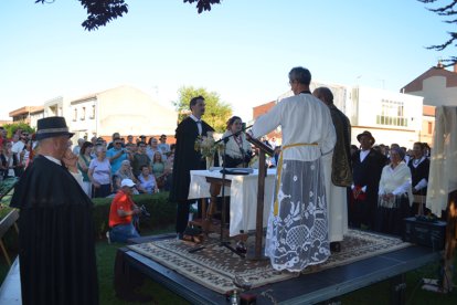 Boda tradicional paramesa en Pobladura de Pelayo García. ARMANDO MEDINA