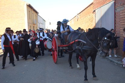 Boda tradicional paramesa en Pobladura de Pelayo García. ARMANDO MEDINA