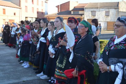 Boda tradicional paramesa en Pobladura de Pelayo García. ARMANDO MEDINA